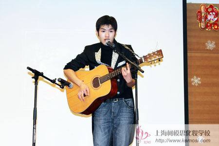 2012圣诞晚会 柯模思师生联欢热闹非凡